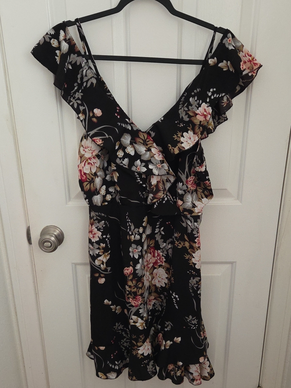 SHEIN Black Floral Ruffle V-Neck Dress 0XL cold shoulder